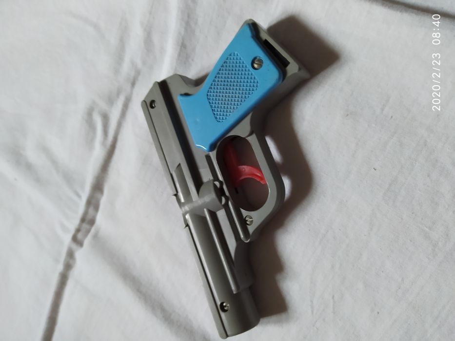 Игрушка пистолетик