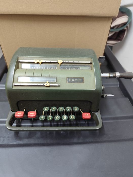 Máquina de calcular mecânica FACIT modelo TK