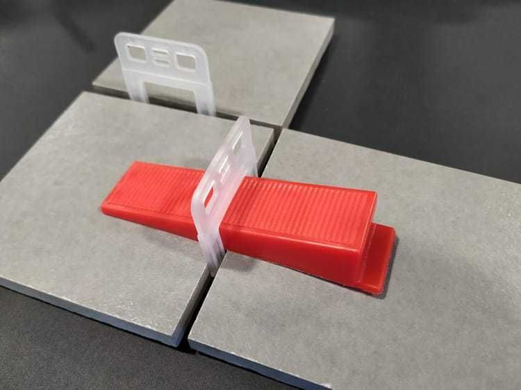 Clips de Nivelamento para Cerâmica + Cunhas + Alicate – Novos
