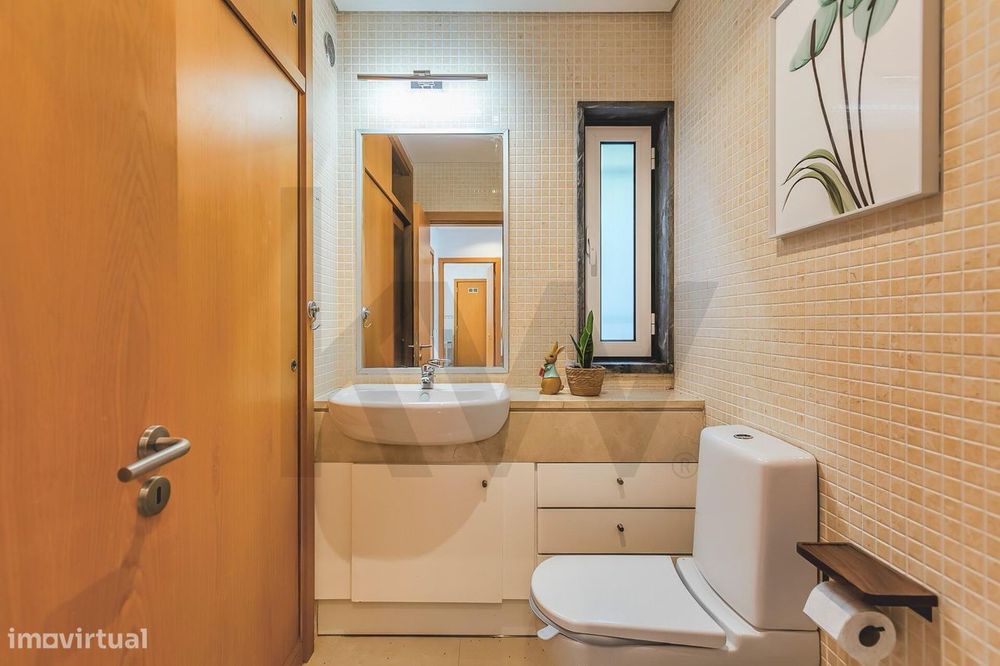 Moradia T4+2 com Jardim e Piscina para Arrendamento, junto ao Oeiras G