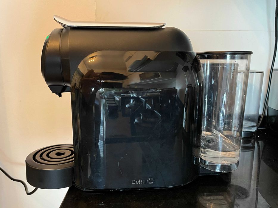 Máquina de Café Delta Q Qool Preta – Excelente Estado