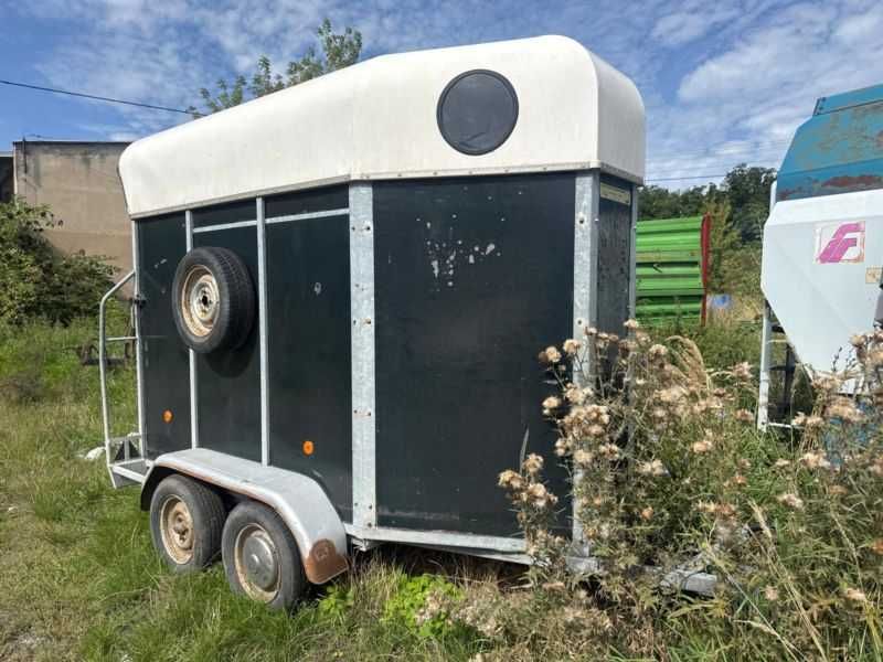 Przyczepa do przewozu koni . żywych zwierząt . 1350 kg. weijer buckman