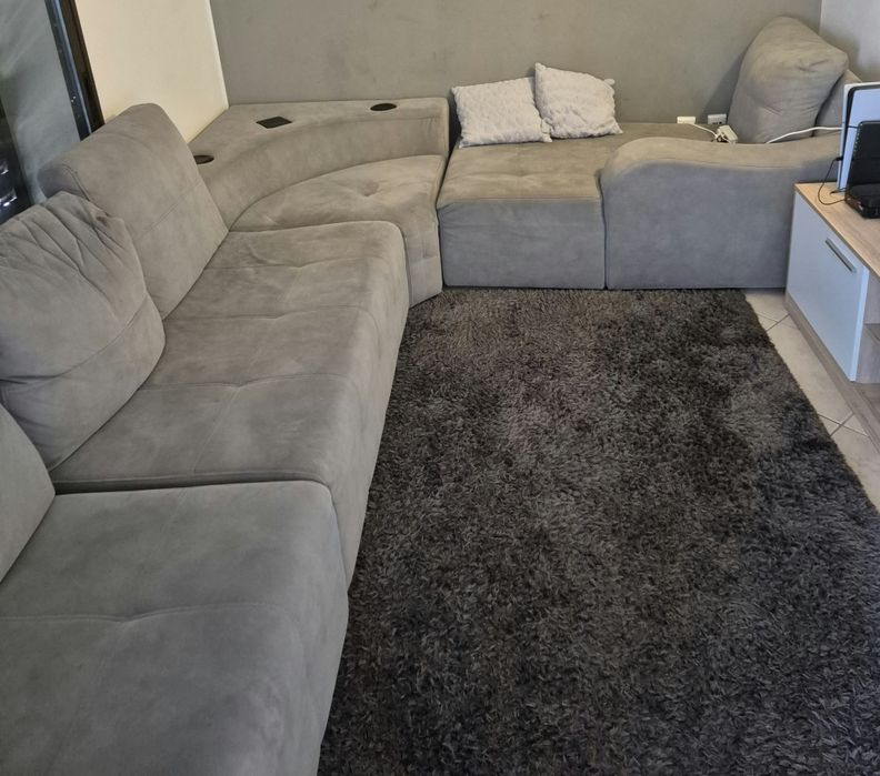 Vende-se sofá de canto espaçoso e confortável