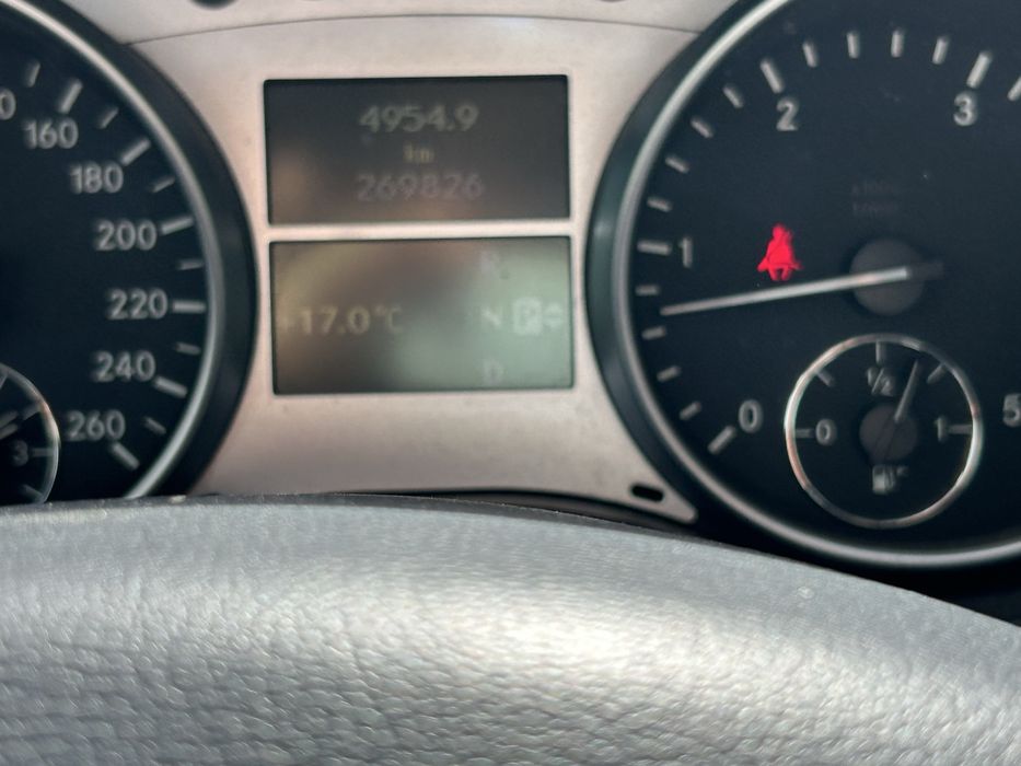 Mercedes ML320 cinzento