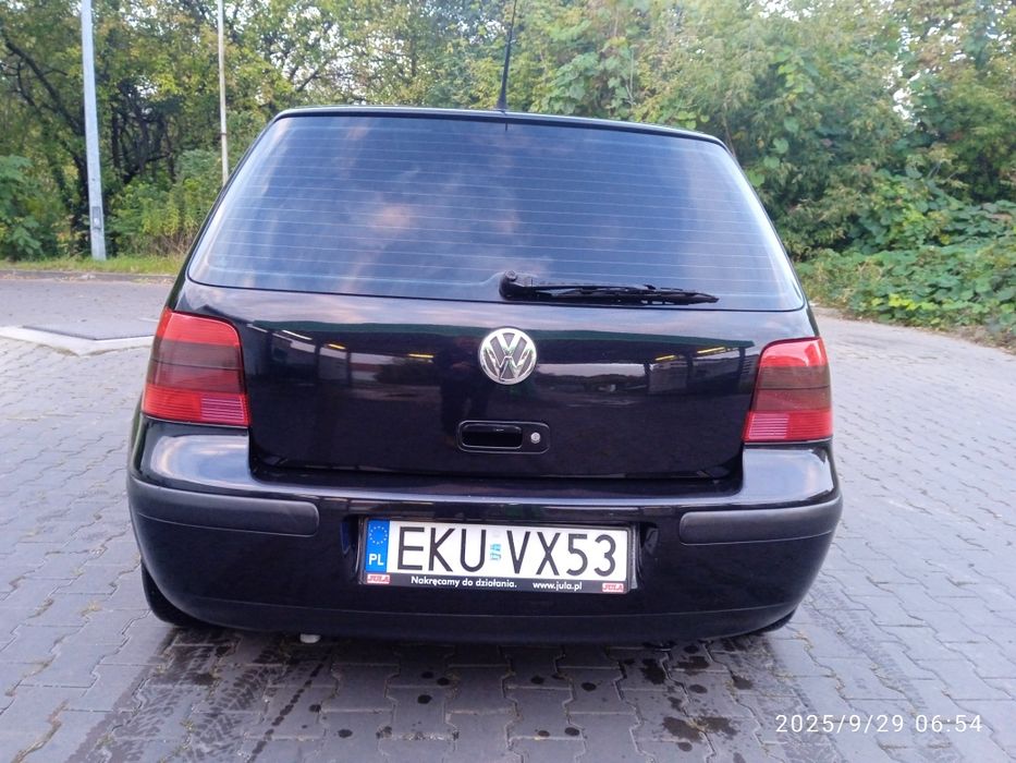 Volkswagen Golf 4 hatchback czarny 1.4 benzyna