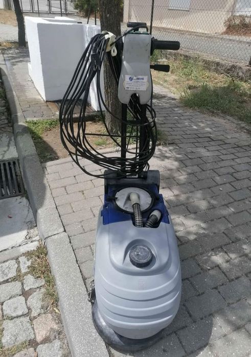 Máquina lavadora, aspiradora rotativa