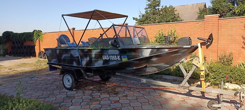 Продам човен з мотором і лафетом