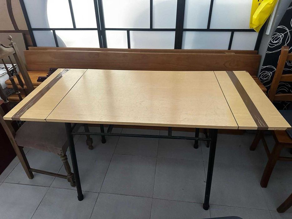 Mesa com 4 cadeiras
