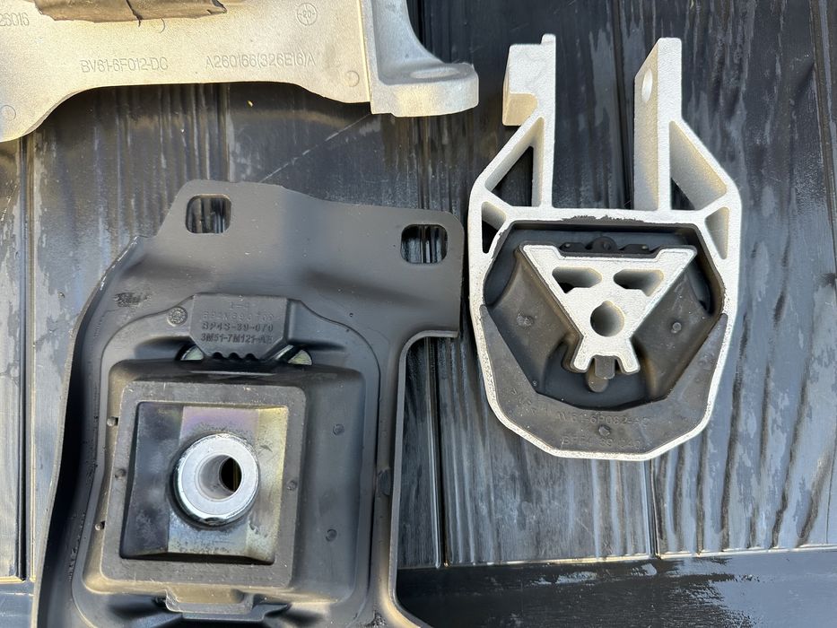 Подушка двигателя правая гидроопора Ford Escape Форд Ескейп 2.0 2.5