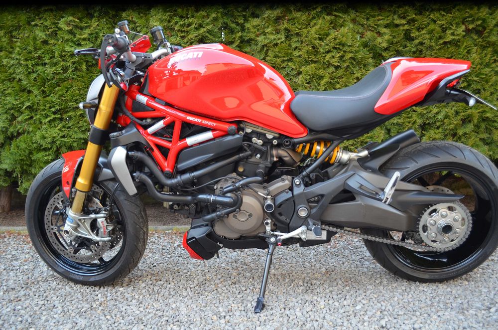 Ducati Monster 1200 S