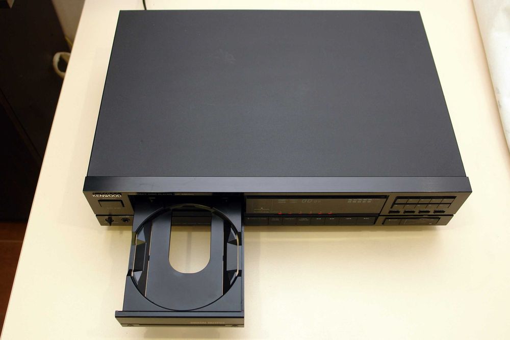 CD плеер Kenwood DP- 880SG (PCM56Px2) Technics SL-P111 (PCM55HP)