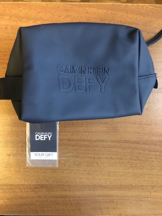 Косметичка cslvin klein DEFY