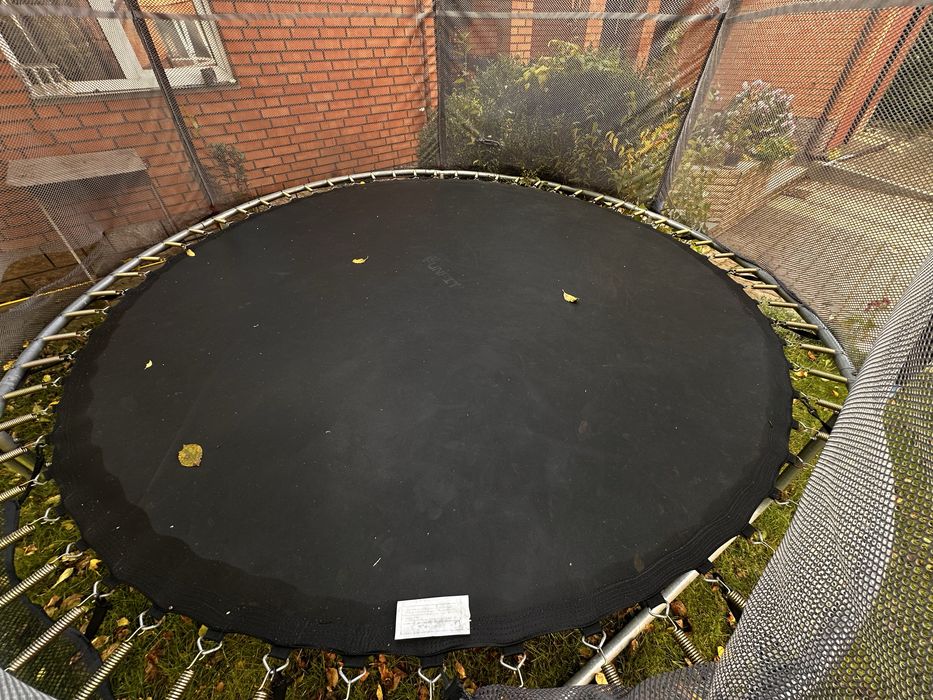 Продам батут 252 см в діаметрі. Стан самого полотна як нового