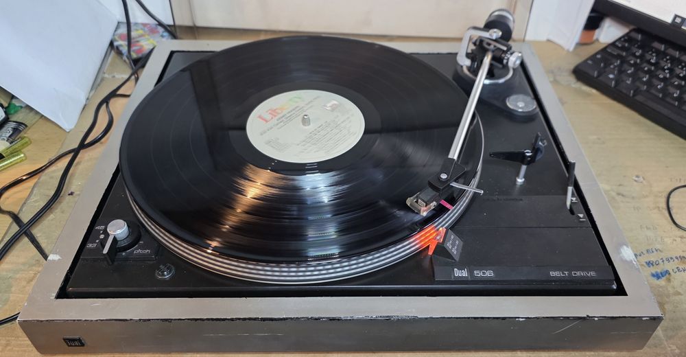 Gramofon. DUAL  CS 506-1