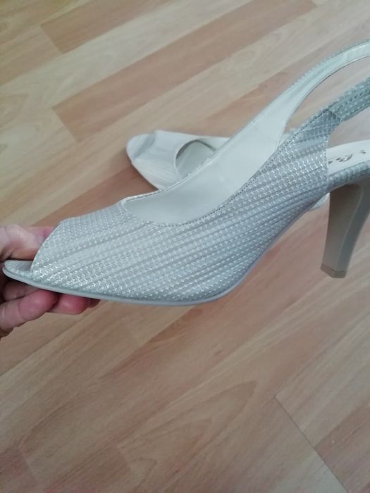 Sandaly rozm,. 40. Nowe