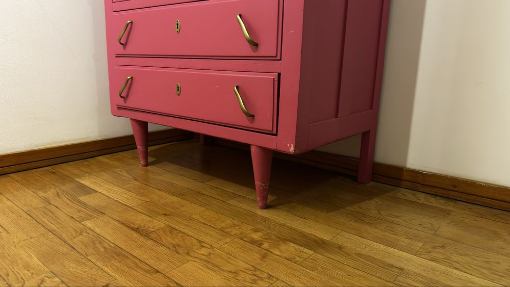 Móvel antigo - madeira maciça em bom estado.