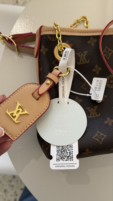 Vendo bolsa retrô com etiqueta