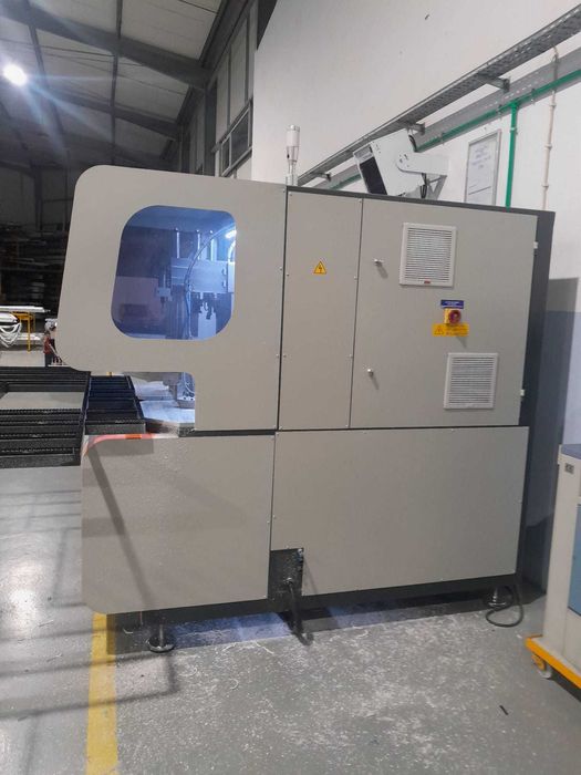 Maquina centro de limpeza  CNC para caixilharia em PVC