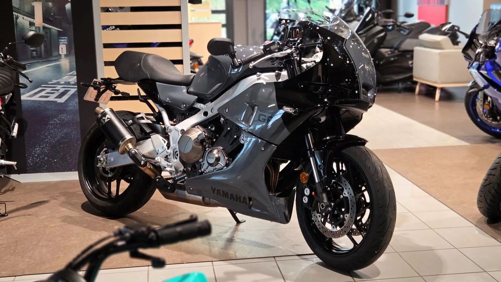 Yamaha XSR 900 GP Dodatki Akrapovic SALON