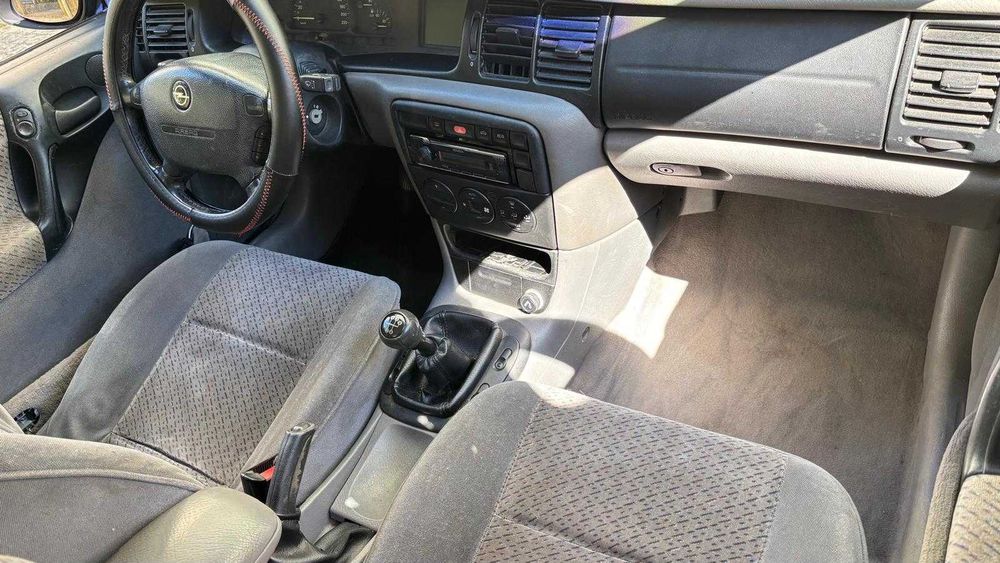 Opel Vectra — fotografia 11