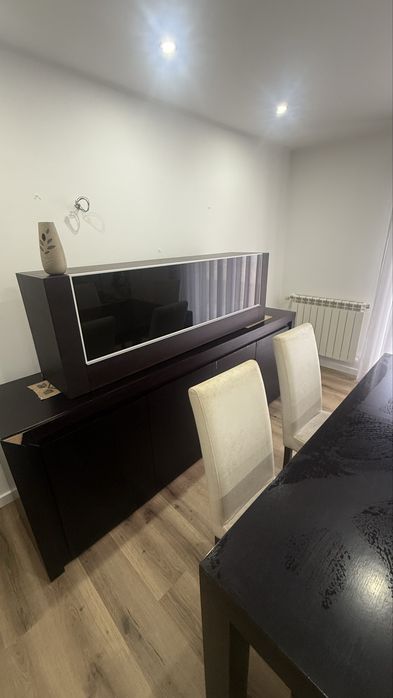Sala completa em madeira maciça