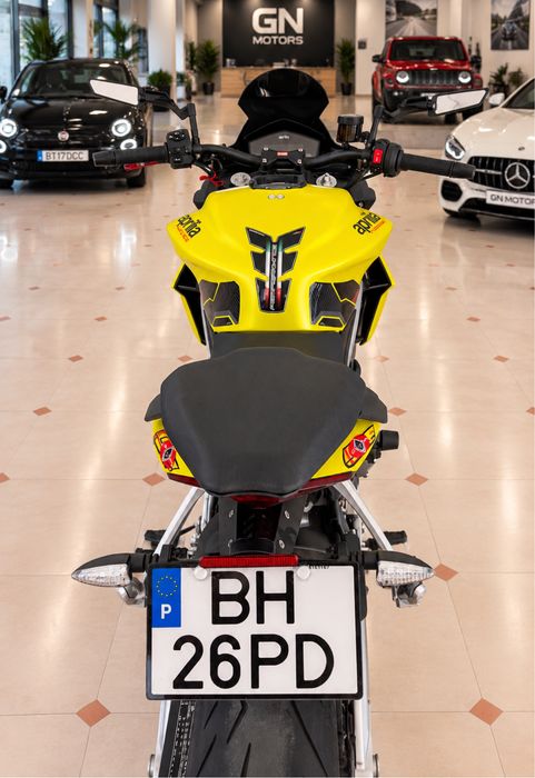 Aprilia Tuono 660 como nova