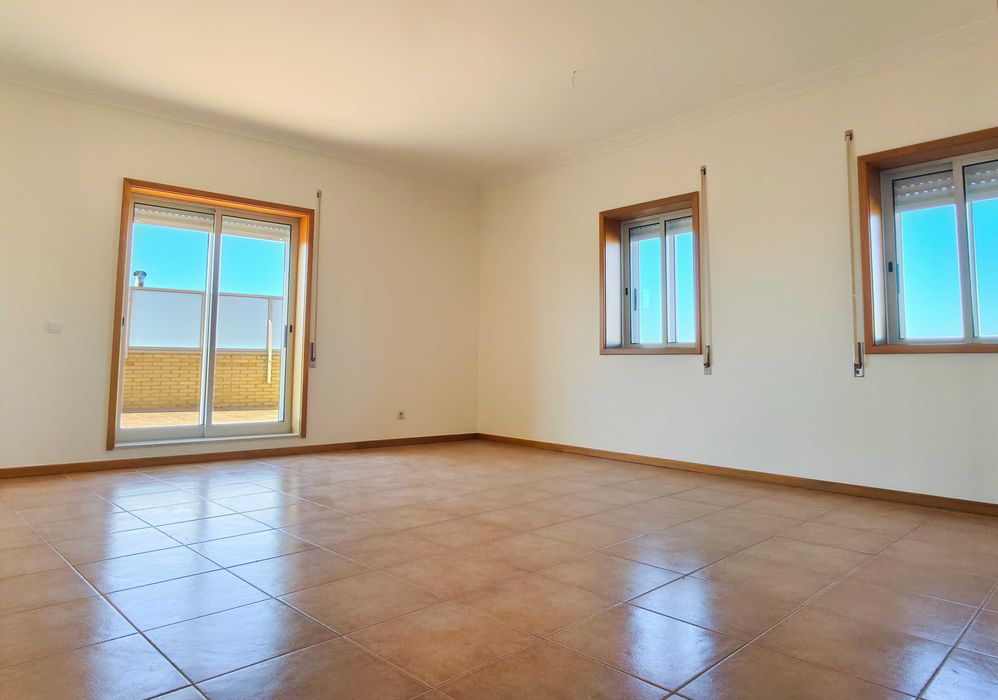 T1 com Terraço, Vista Mar e Lugar de Garagem – Santo Ovídio, a 200m do Metro