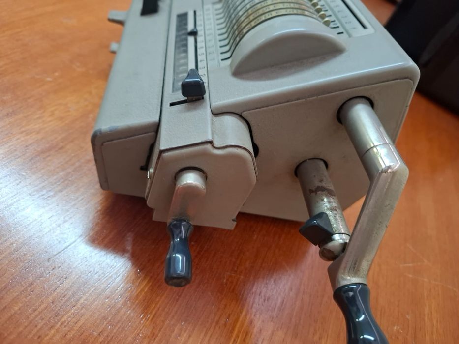 Máquina registadora antiga original ODHNER