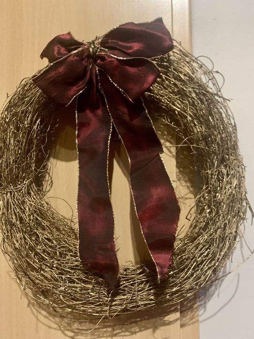 Świąteczny wieniec lwianek na drzwi