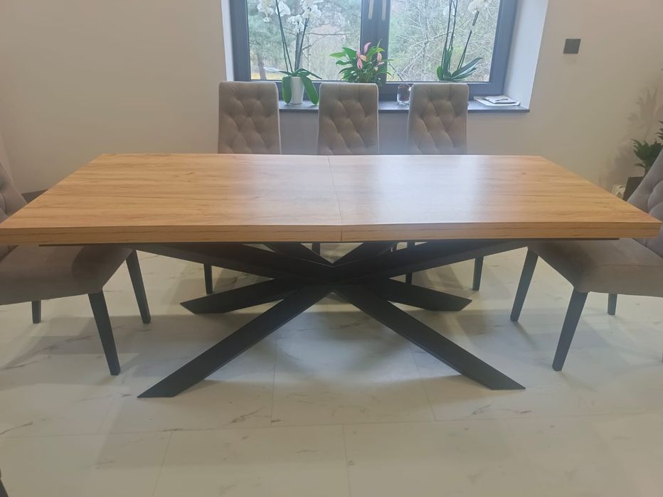 Stół rozkładany na pająku