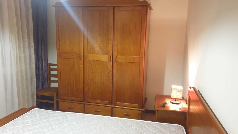 Quarto com varanda e TV