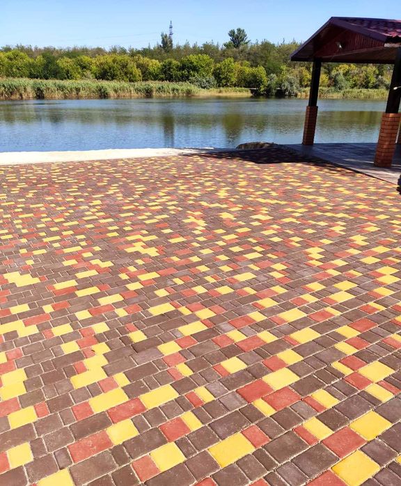 Тротуарная плитка и бетонные заборы в Aлександрии