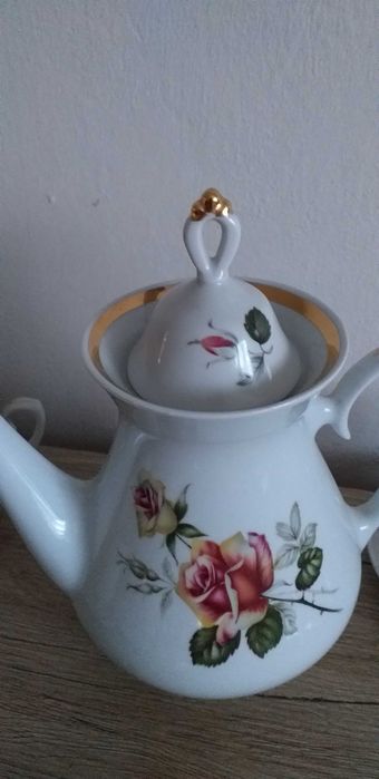 Serwis porcelanowy sygnowany.