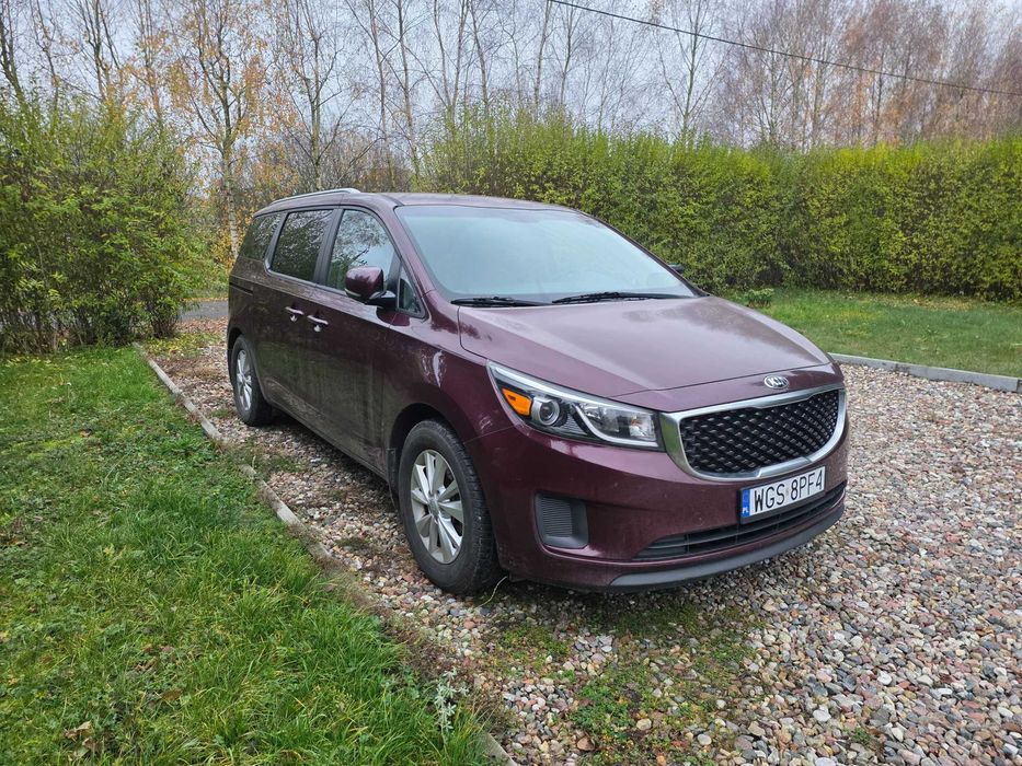 KIA Sedona  Bezwypadkowy  8 osób  Zamiana