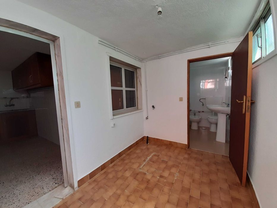 Apartamento T2 para arrendar em Famões