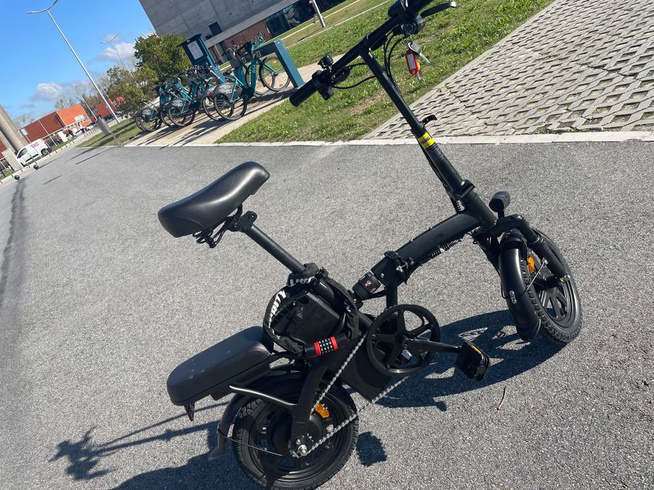 Bicicleta elétrica praticamente nova