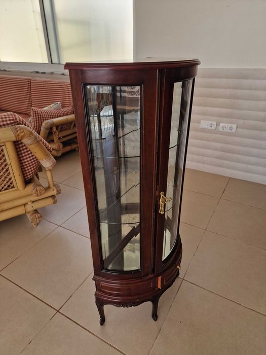 Vitrine meia-lua em madeira, vidro curvo e espelho, 50 x 29 x 117 cm