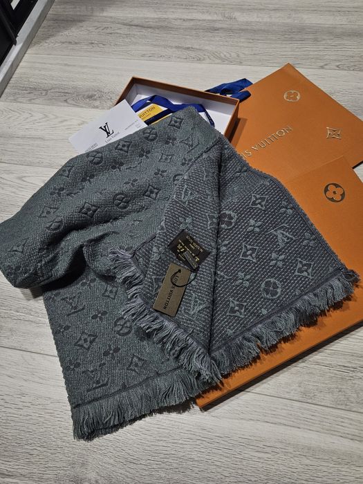 Piękny nowy szalik Louis Vuitton