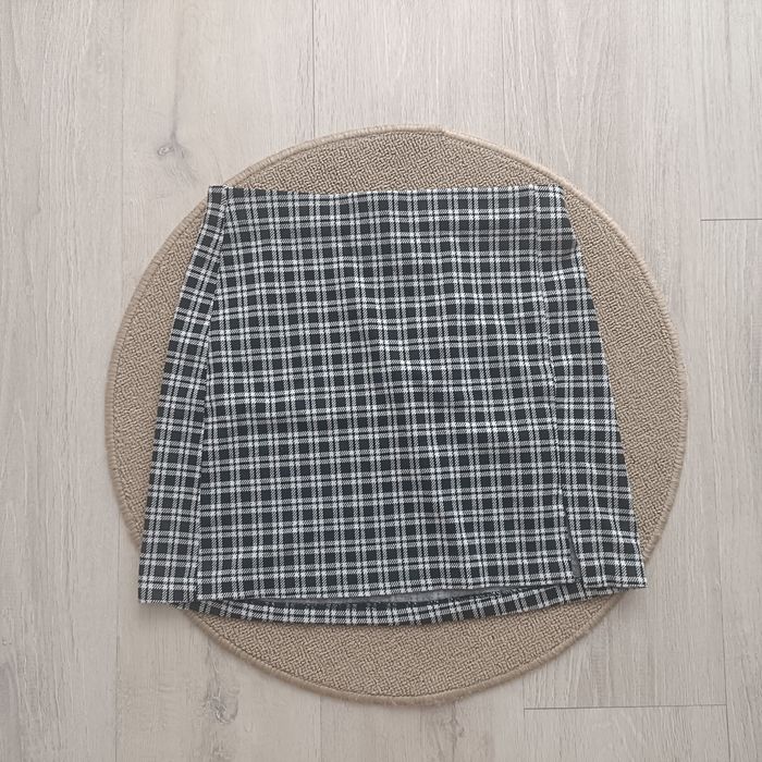 Spódniczka mini, z nacięciem, w kratkę, rozmiar S