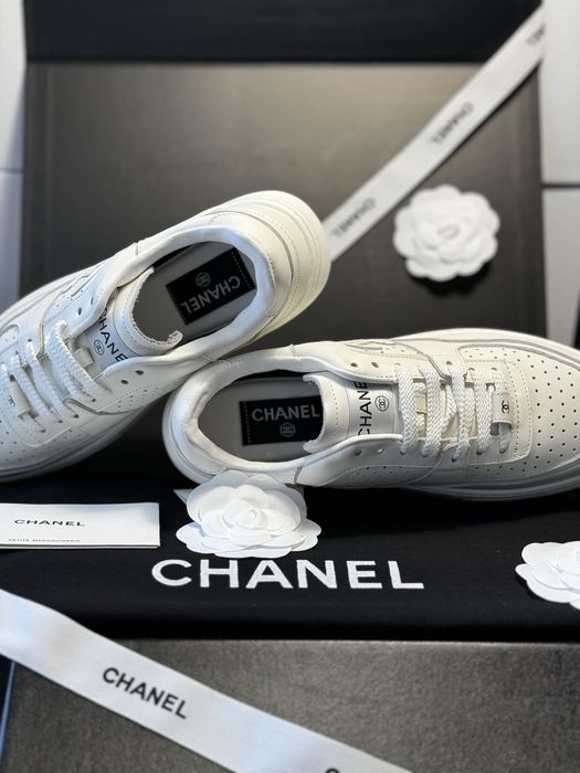 Sneakersy Chanel White Leather