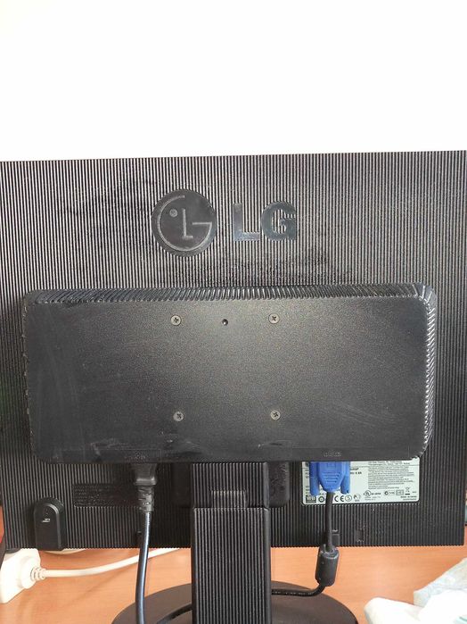 Монітори компьтерні  LG 19"