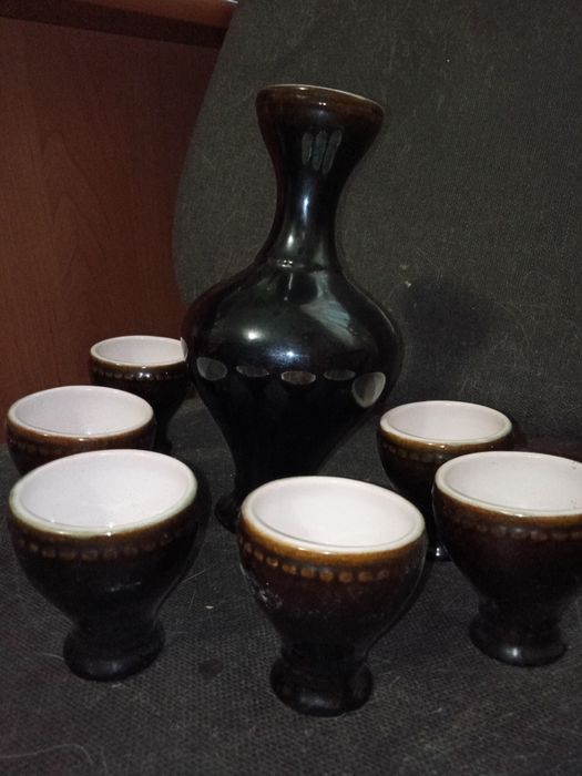 Графин з рюмочками.