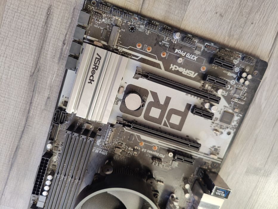 Материнська плата ASRock x370 (sAM4, AMD X370, PCI-Ex16) OEM