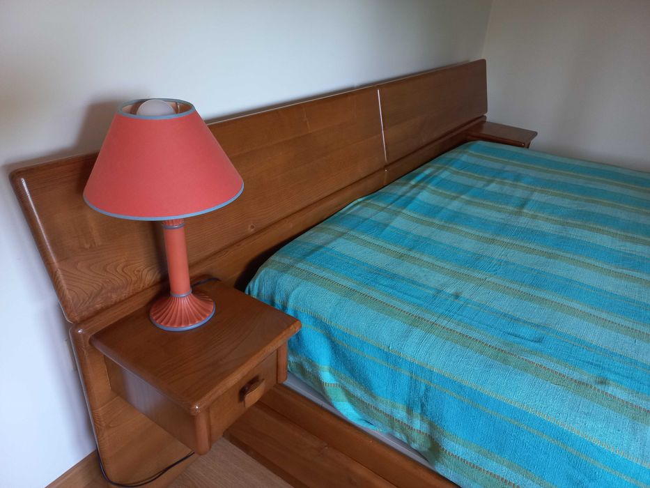 Cama casal e cómoda, madeira maciça