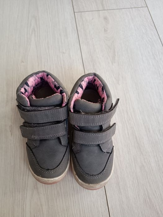 Obuwie dla dziewczynki r. 25