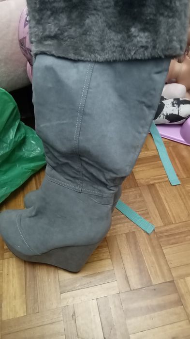 Botas cinzentas quase novas