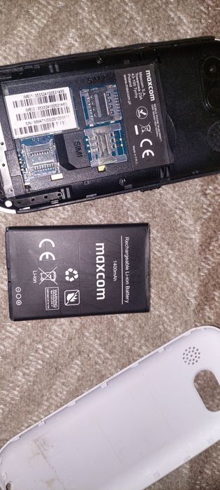 Telefon stacjonarny Maxcom.