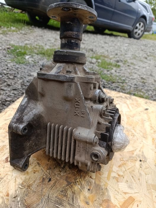 Роздатка КПП 2.0 2.5 QR20DE QR25DE Nissan X-trail t30