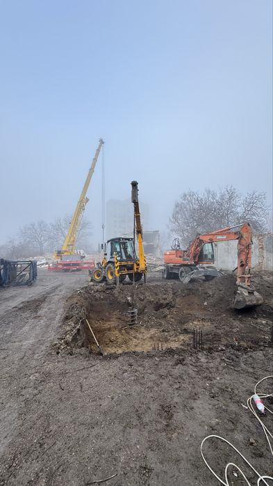 Екскаватор Гідромолот Бур Автокран Маніпулятор