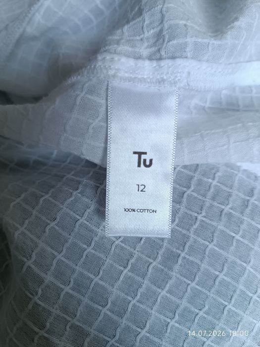 Блузка жіноча біла.